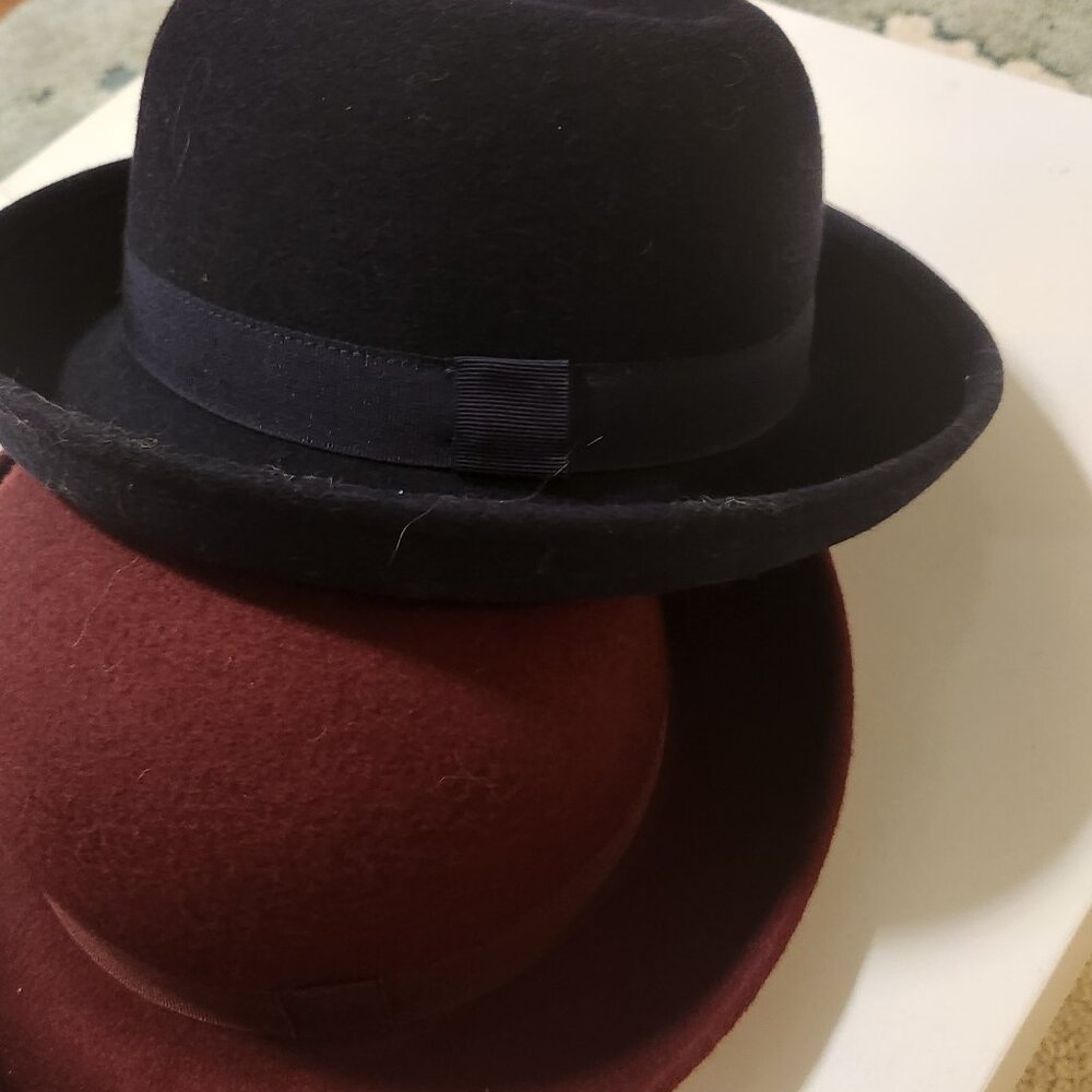 100 %WOOL hat made in Italy----  color Bordeaux